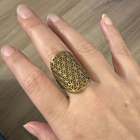 Chic Golden Brass Filigree Statement Ring - Picture 1 of 6